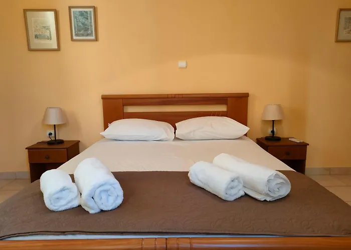Rea House 1 *