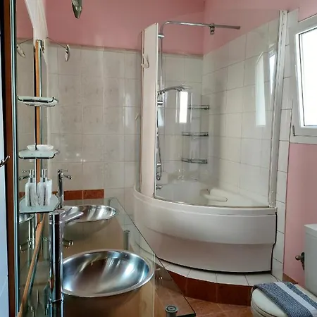 Rea House 1 * Razáta
