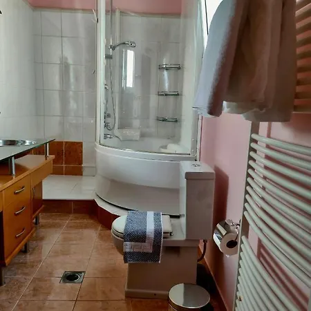 Rea House 1 * Razáta